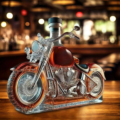 🏍️ Karafa na whisky ve tvaru motorky, která oživí každý bar! 🔥
